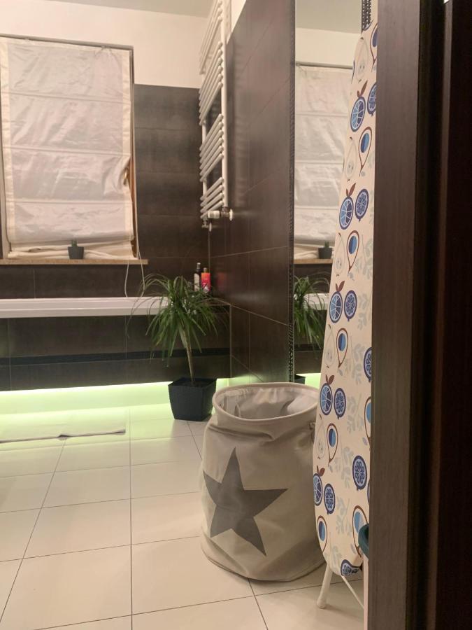 Uroczy Apartament W Centrum Miasta Szczecin Luaran gambar