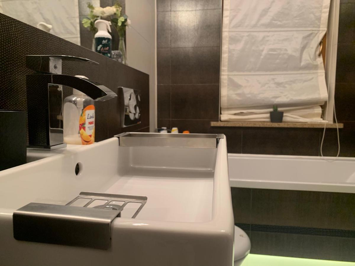 Uroczy Apartament W Centrum Miasta Szczecin Luaran gambar